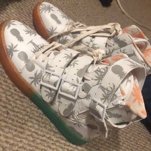 Mens 9 RADII pineapple and palm tree